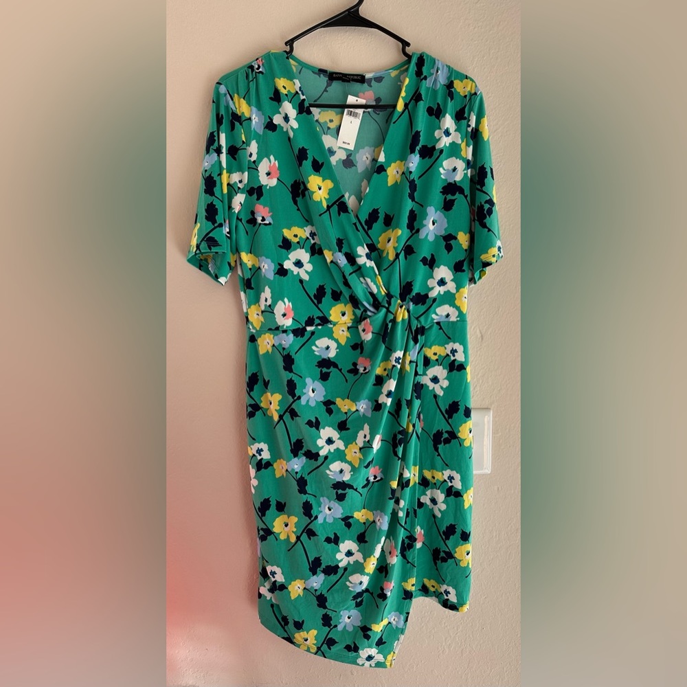 A cute floral dress for sale- Banana Republic- new with tags!